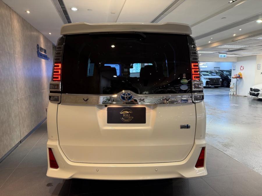 VOXY HYBRID ZS FACELIFT - Image 5