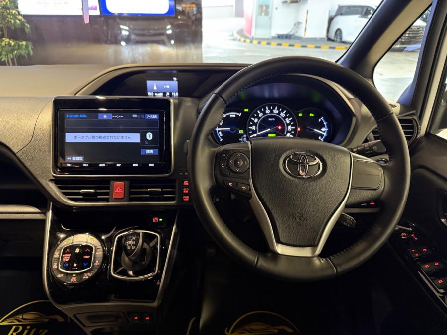 VOXY HYBRID ZS FACELIFT - Image 6