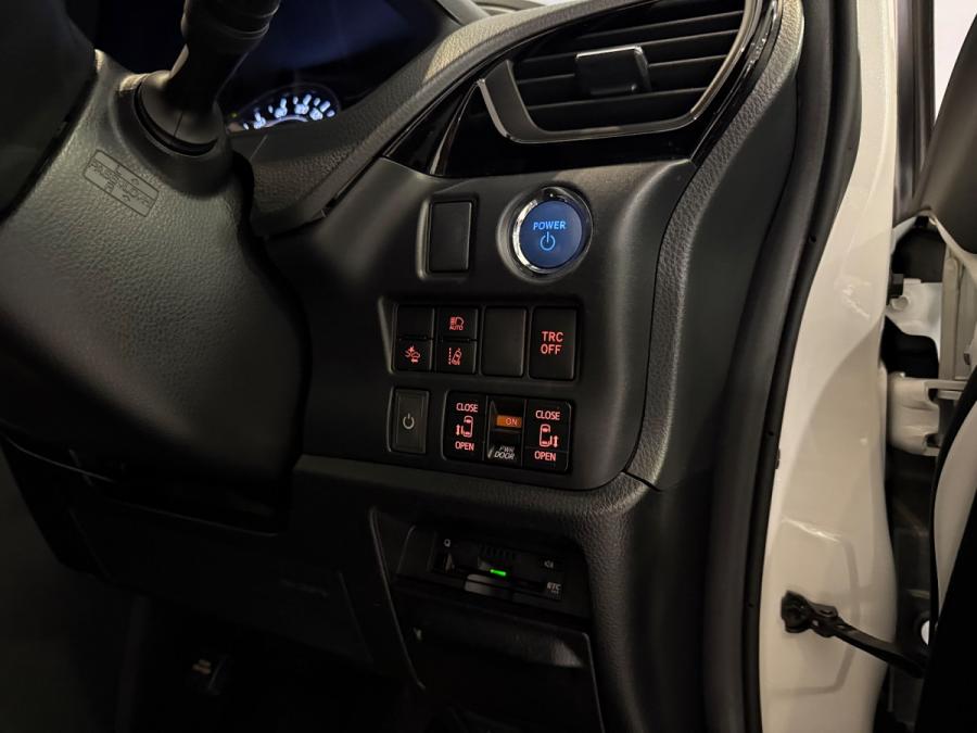 VOXY HYBRID ZS FACELIFT - Image 8