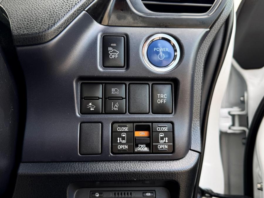 VOXY HYBRID ZS FACELIFT - Image 8