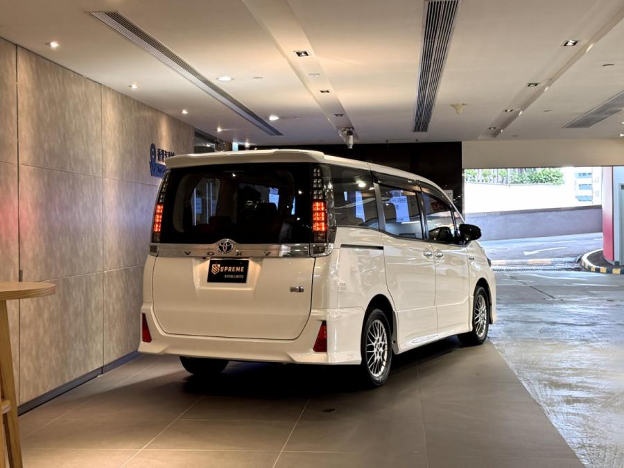 VOXY HYBRID ZS FACELIFT - Image 2