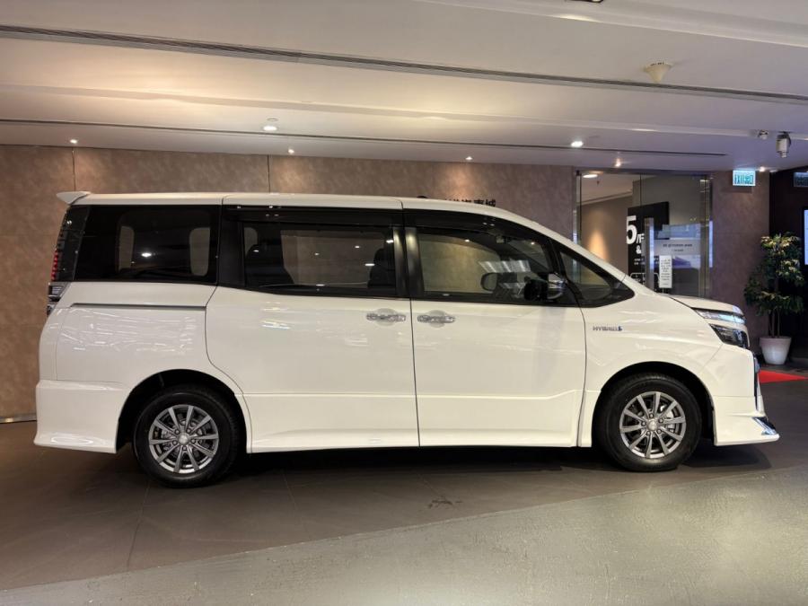 VOXY HYBRID ZS FACELIFT - Image 4