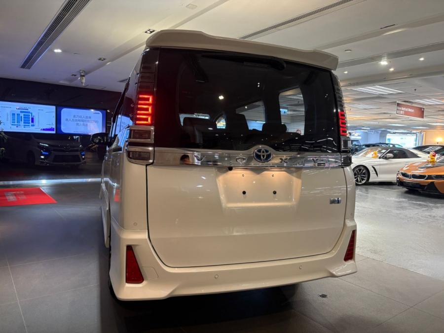 VOXY HYBRID ZS FACELIFT - Image 6