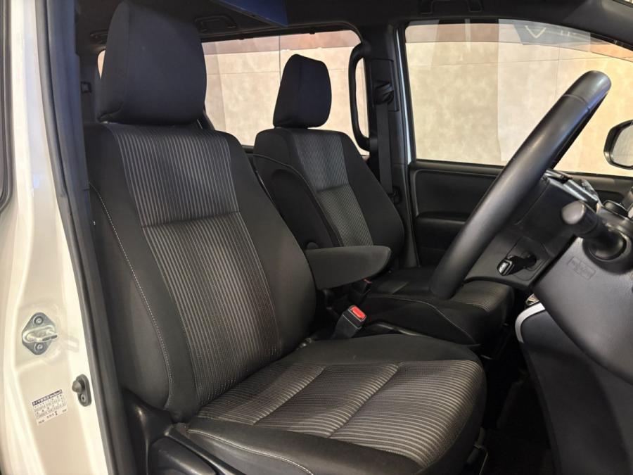 VOXY HYBRID ZS FACELIFT - Image 7