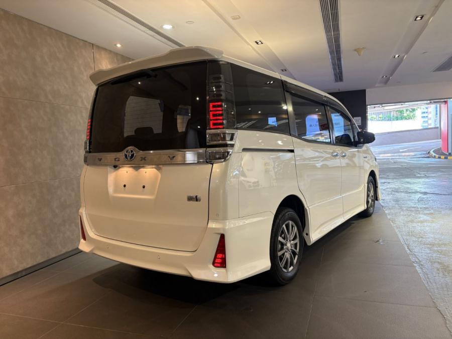 VOXY HYBRID ZS FACELIFT - Image 5