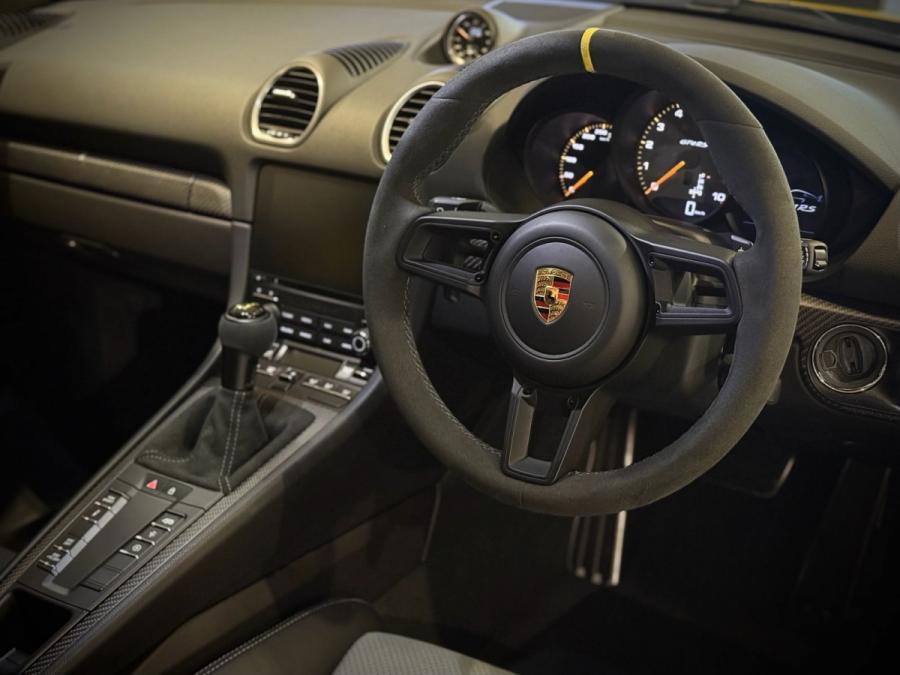 718 CAYMAN GT4 RS - Image 10