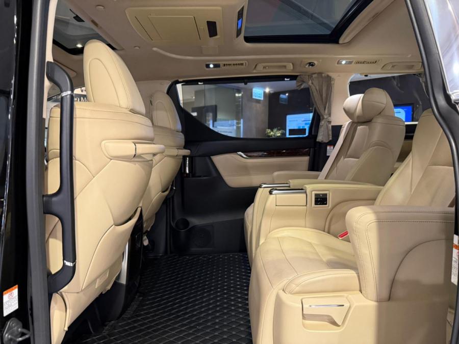 Alphard 3.5 - Image 4