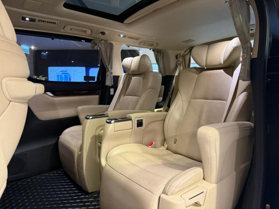 Alphard 3.5 - Image 5