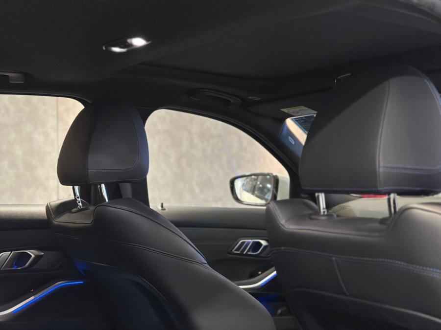 320IA SALOON M SPORT EDITION - Image 9