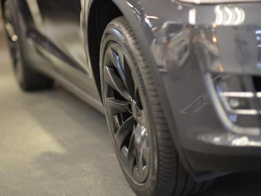 MODEL X 60D - Image 11