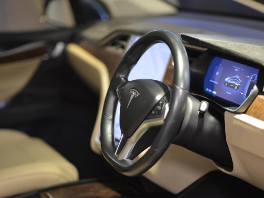MODEL X 60D - Image 21