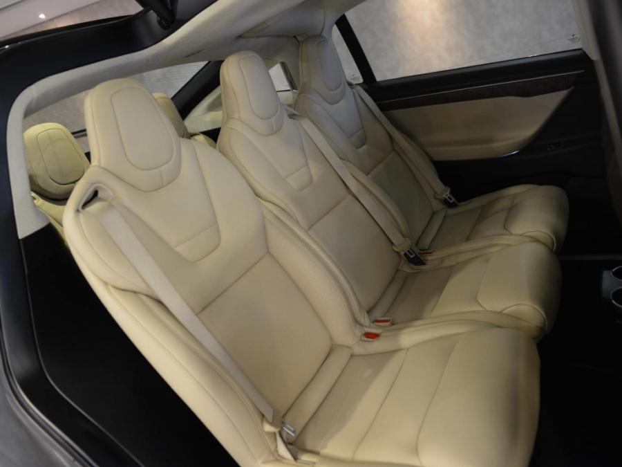MODEL X 60D - Image 13