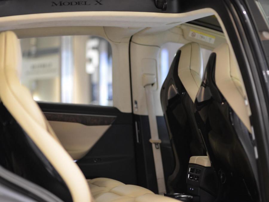 MODEL X 60D - Image 22
