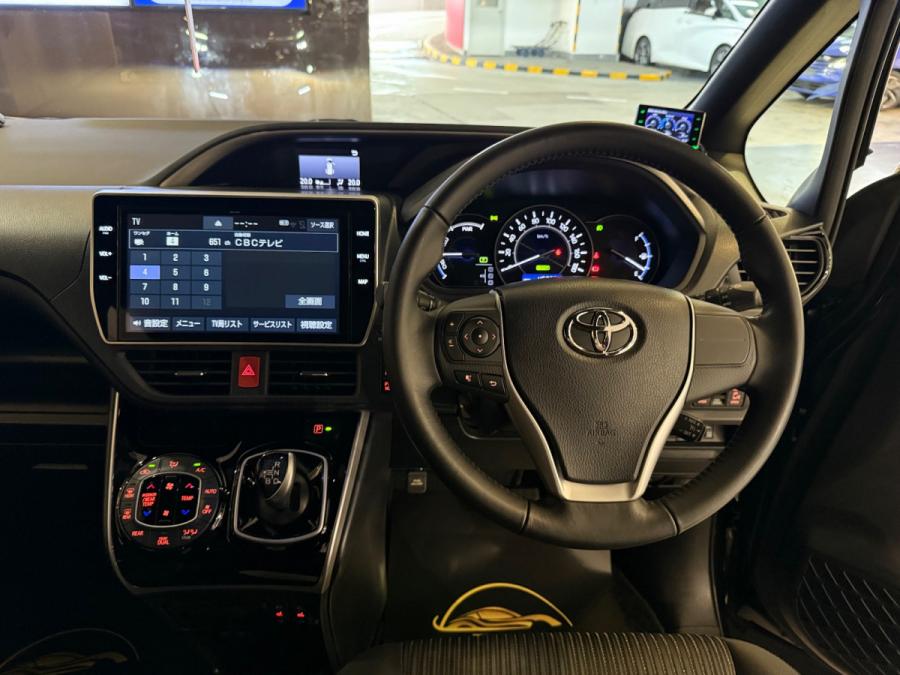 VOXY HYBRID ZS TRD - Image 5