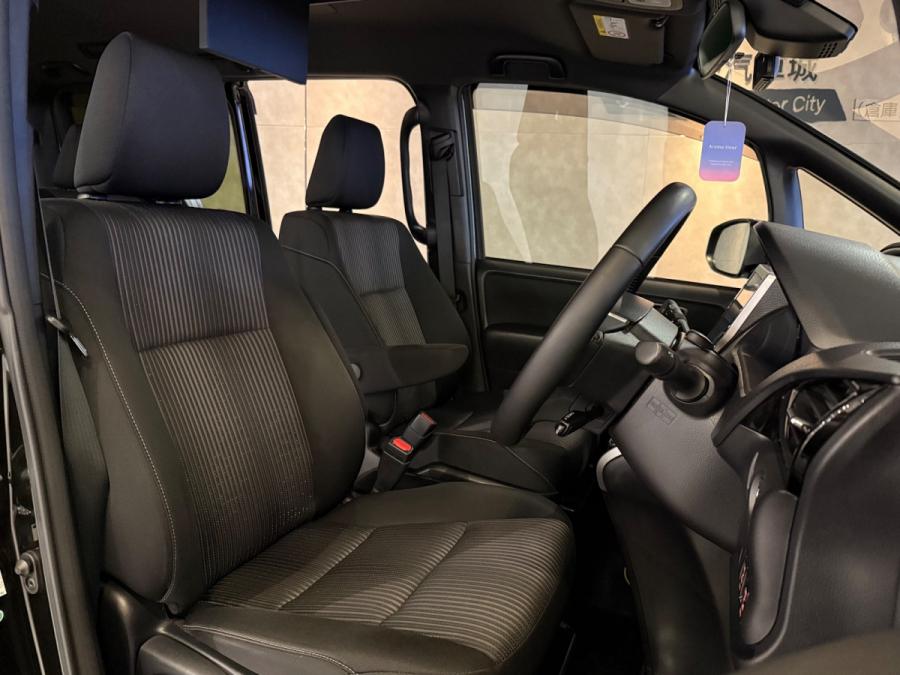 VOXY HYBRID ZS TRD - Image 13
