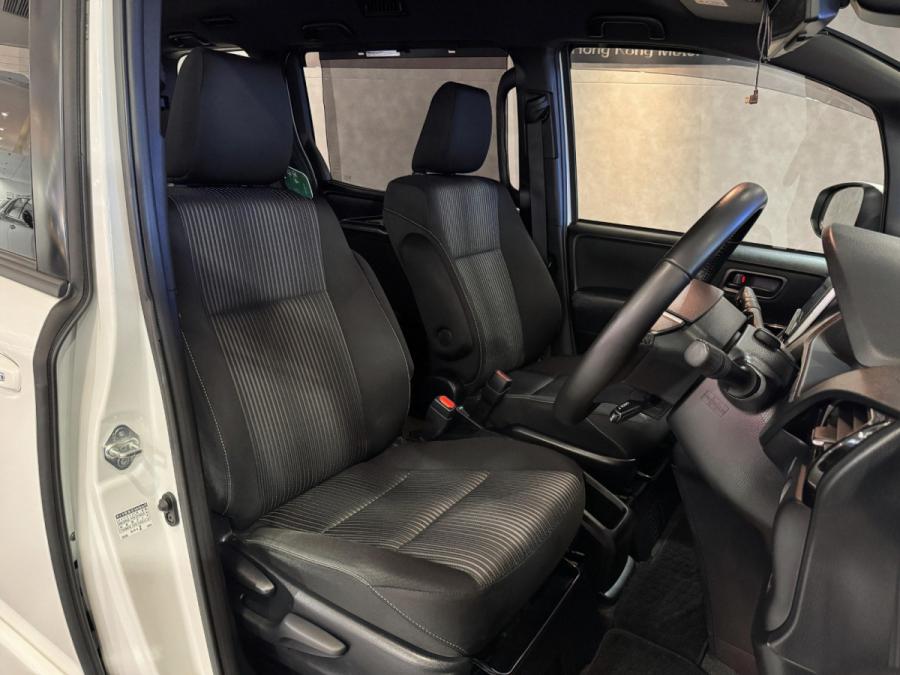 VOXY HYBRID ZS FACELIFT - Image 3