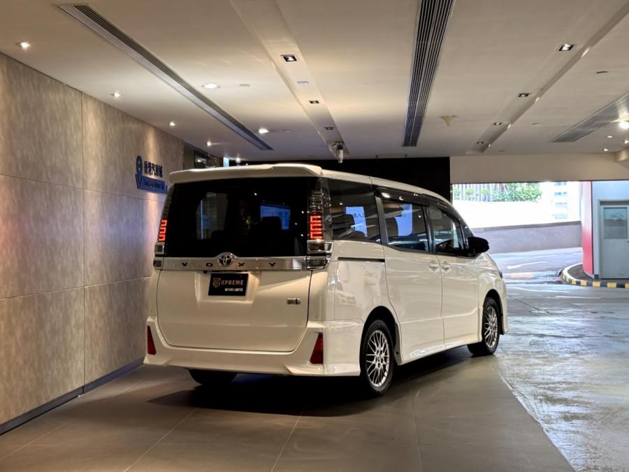 VOXY HYBRID ZS FACELIFT - Image 2