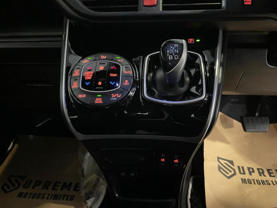 VOXY HYBRID ZS煌III - Image 9