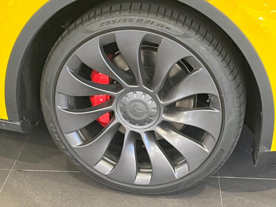 Model Y Performance - Image 4