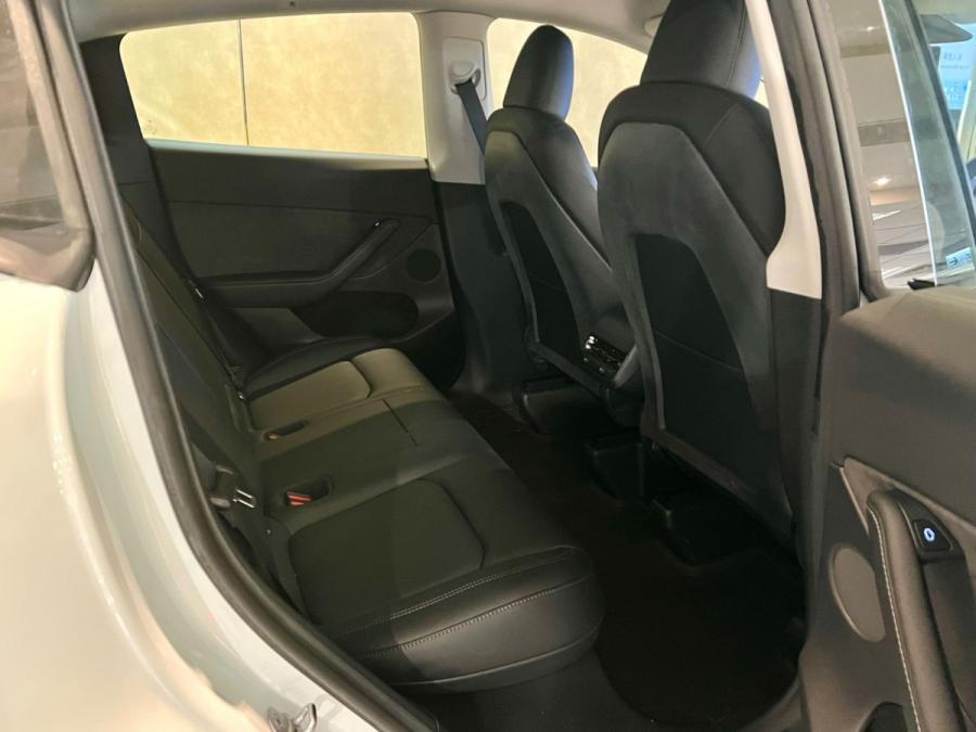 Model Y Performance - Image 3