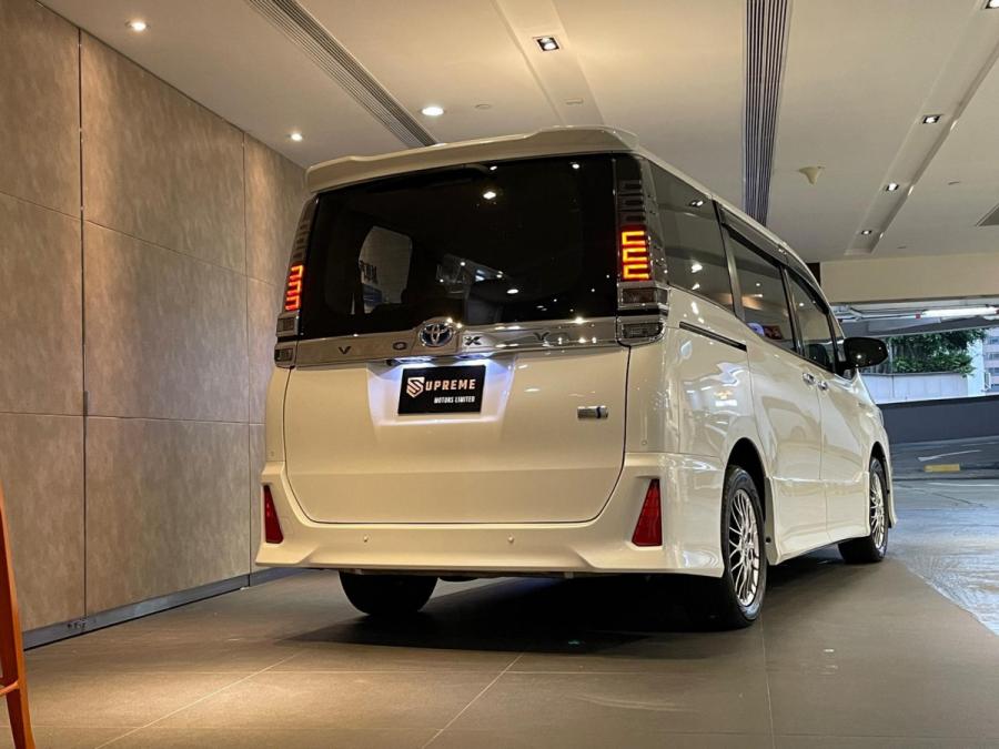 VOXY HYBRID ZS FACELIFT - Image 3