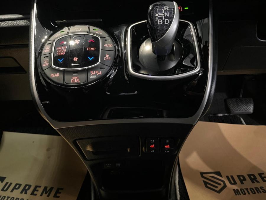 VOXY HYBRID ZS FACELIFT - Image 9