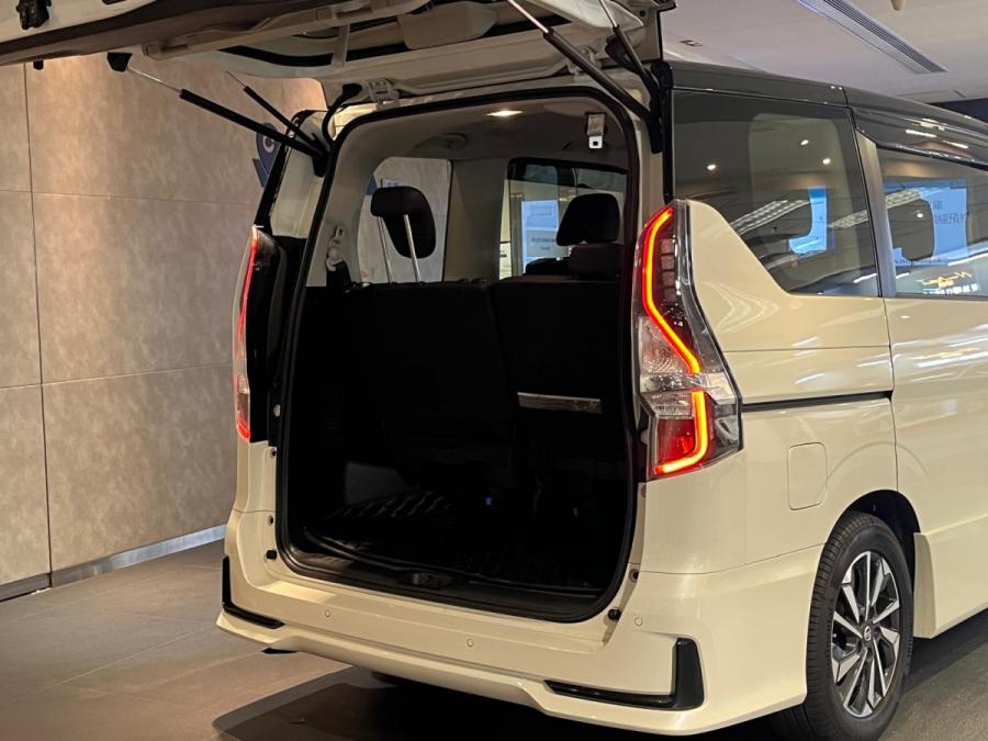 Serena E-Power Highway Star VIP - Image 9