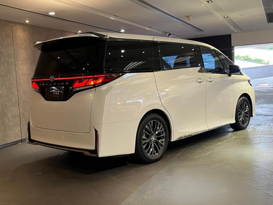 Vellfire Z Premier 2.4T - Image 2