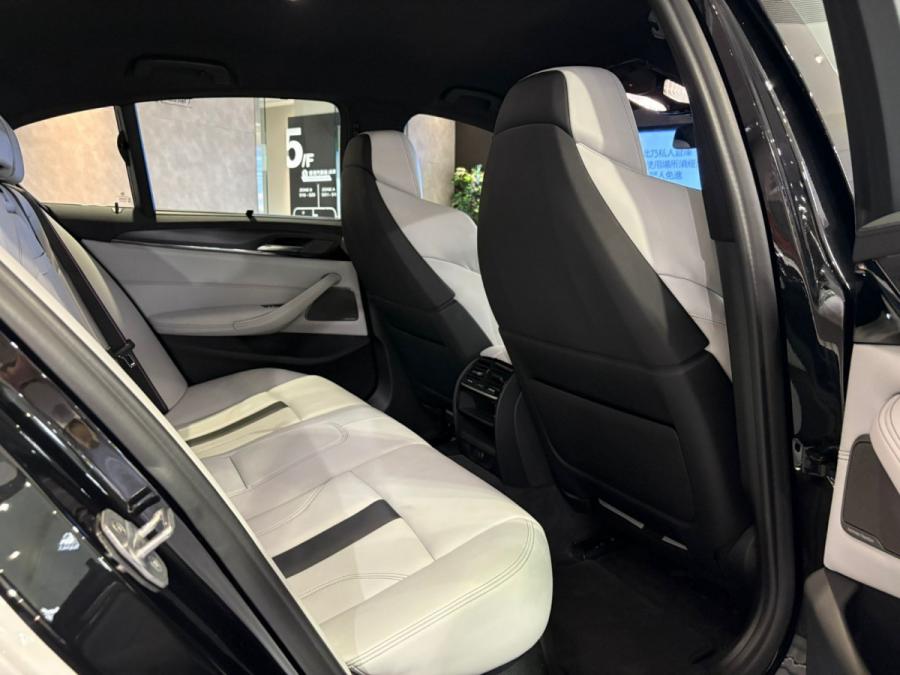 M5 Saloon - Image 6