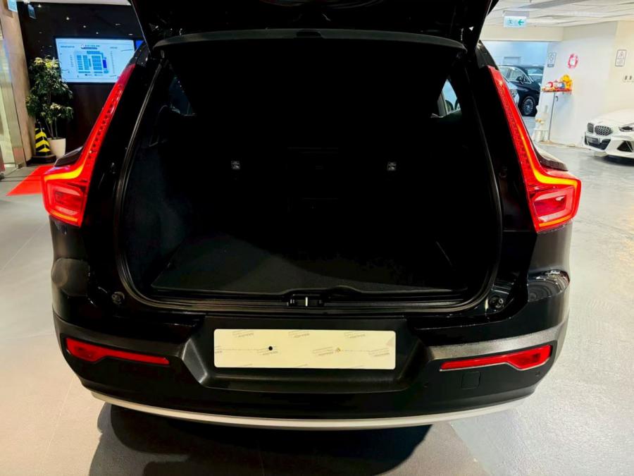 XC40 T4 MOMENTUM - Image 5