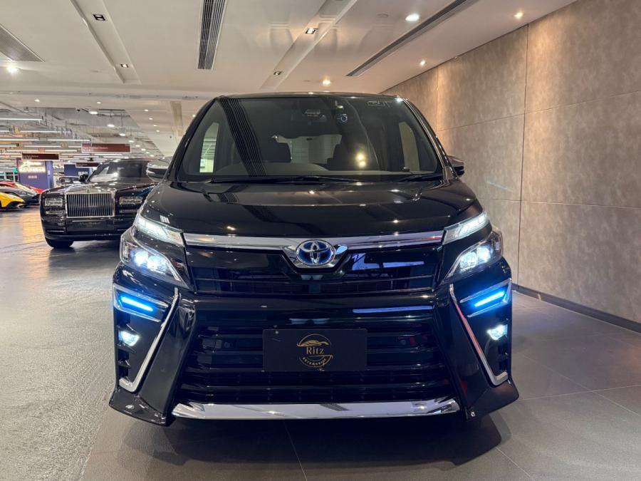 VOXY HYBRID ZS FACELIFT - Image 2
