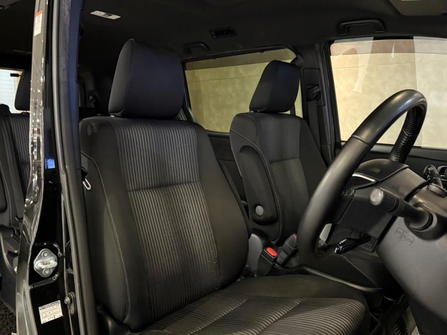 VOXY HYBRID ZS FACELIFT - Image 9