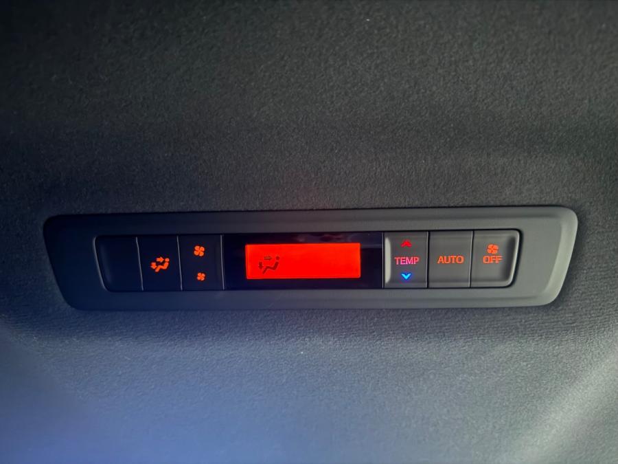 VOXY HYBRID ZS FACELIFT - Image 12
