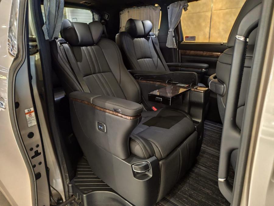 Alphard Executive Lounge - Image 3