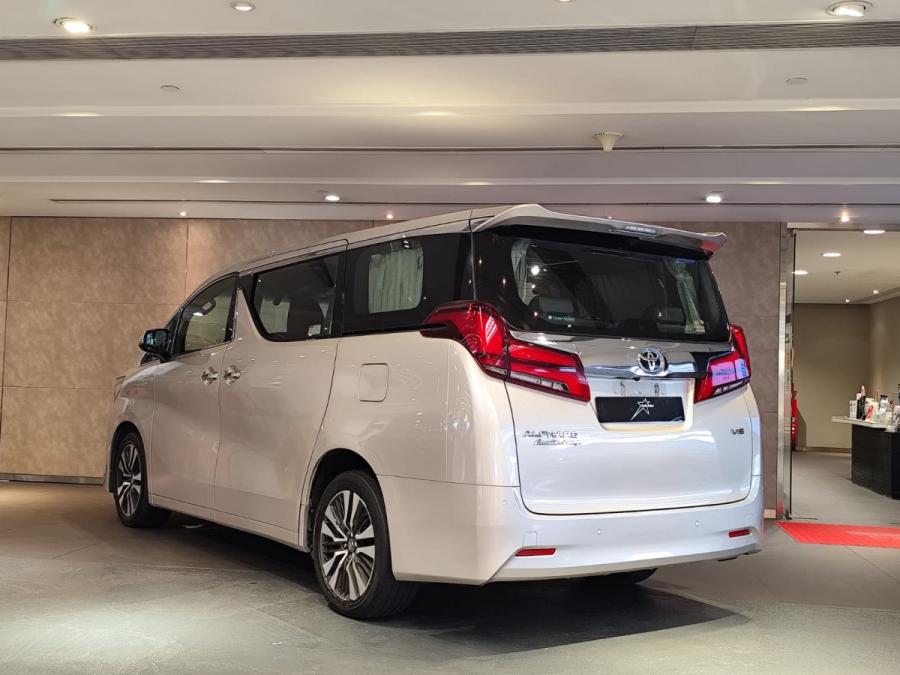 Alphard Executive Lounge - Image 2