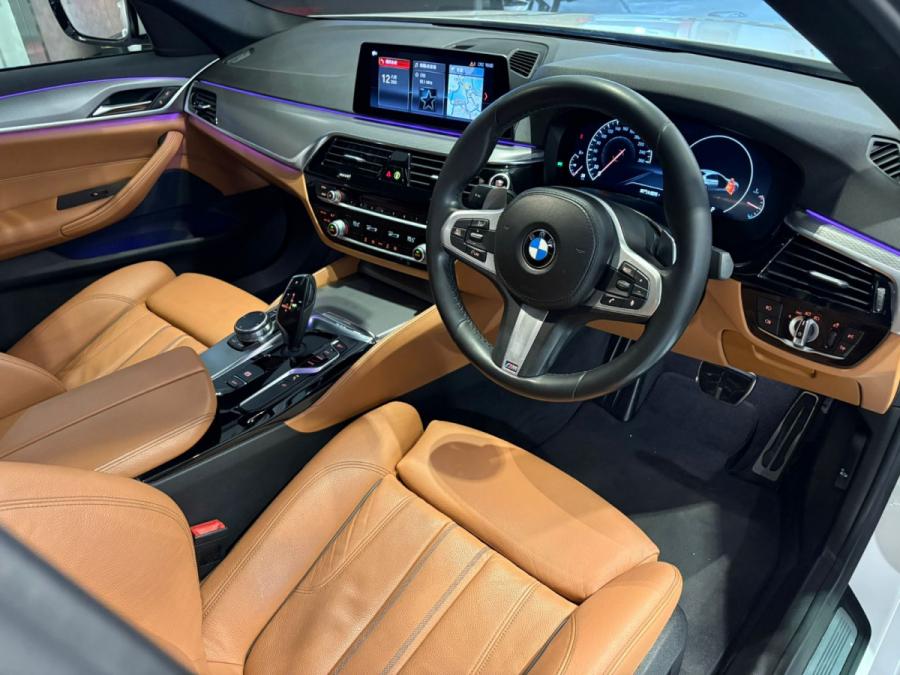 520iA M-Sport - Image 3