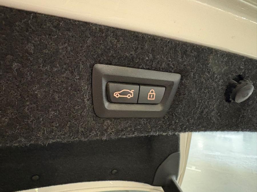 520iA M-Sport - Image 7