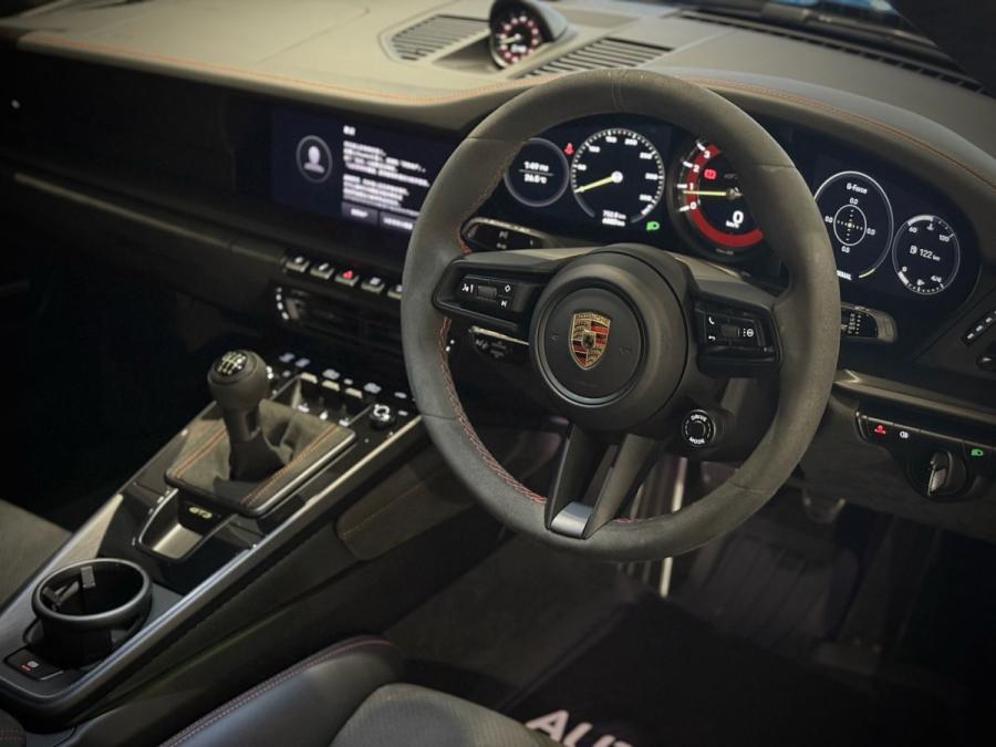911 992 GT3 - Image 9