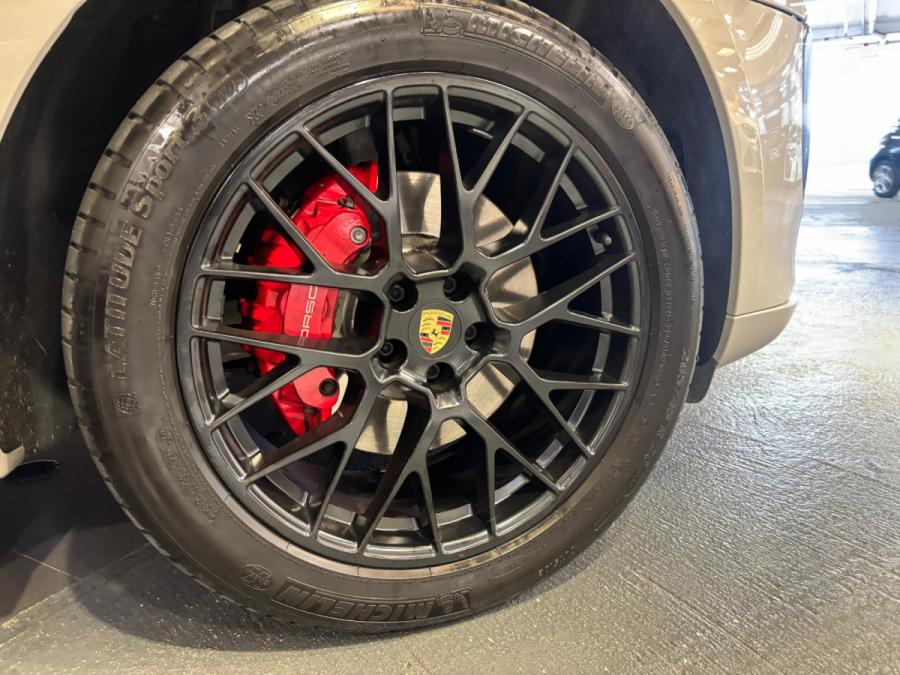 MACAN GTS - Image 9