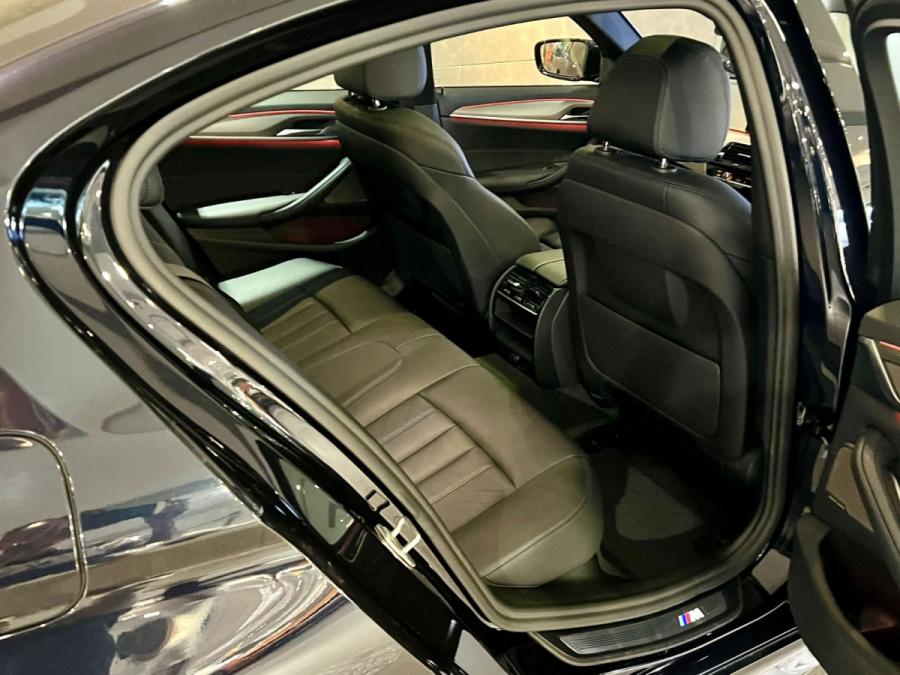 520IA SALOON M SPORT EDITION - Image 4