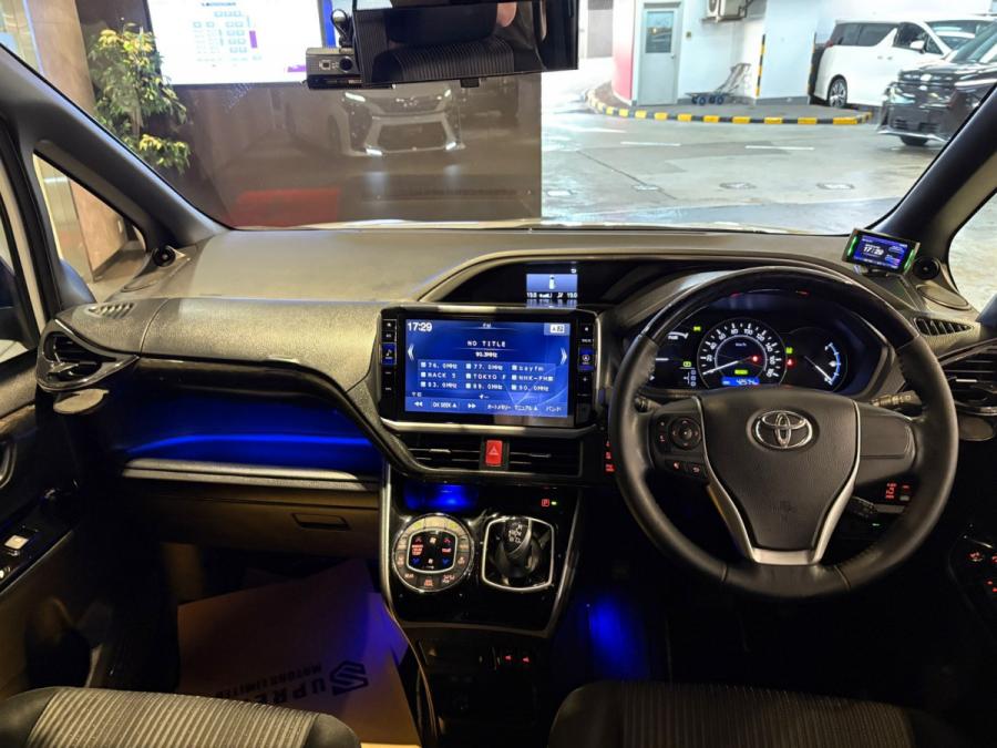 VOXY HYBRID ZS 煌II TRD Edition - Image 3