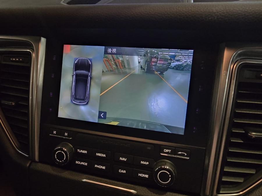 MACAN S - Image 10