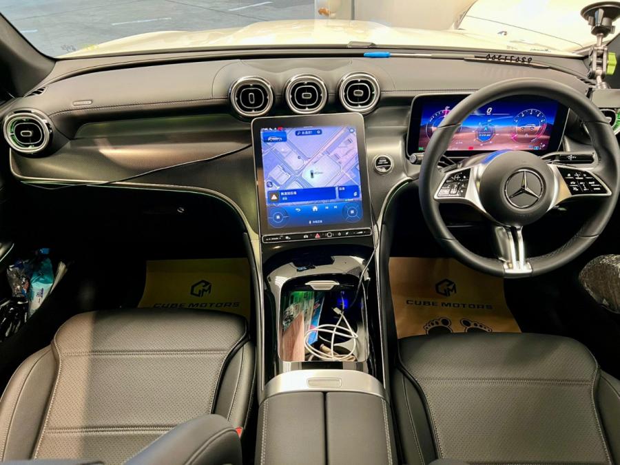 GLC300 4MATIC - Image 5
