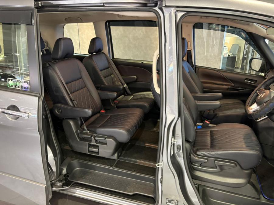 Serena E-Power Highway Star VIP - Image 4