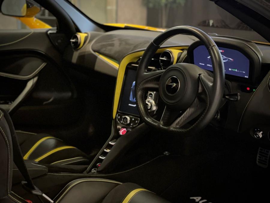 720S - Image 8
