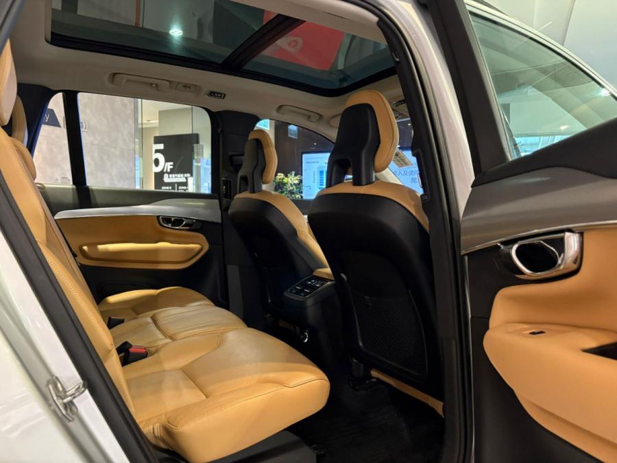 XC90 T6 Momentum - Image 5