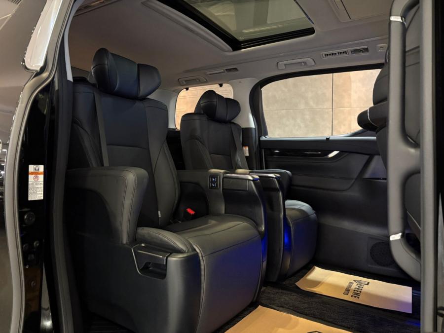 Vellfire 2.5 ZG Modellista - Image 11