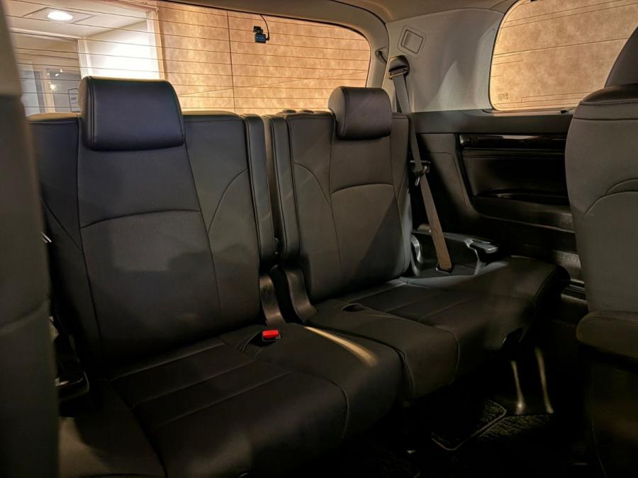 Vellfire 2.5 ZG Modellista - Image 14