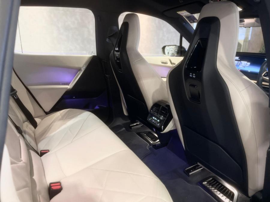 IX XDRIVE40 - Image 11