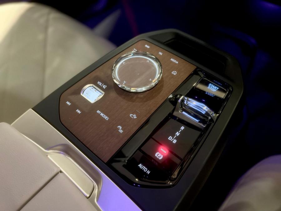 IX XDRIVE40 - Image 9